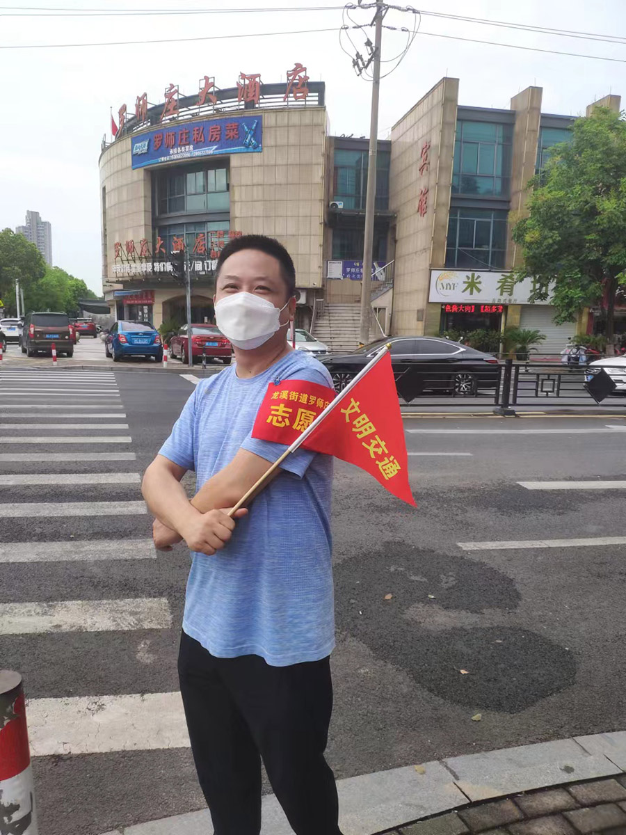 “志愿紅”助力文明交通-生力液壓黨支部在行動(dòng).jpg “志愿紅”助力文明交通-生力液壓黨支部在行動(dòng).jpg